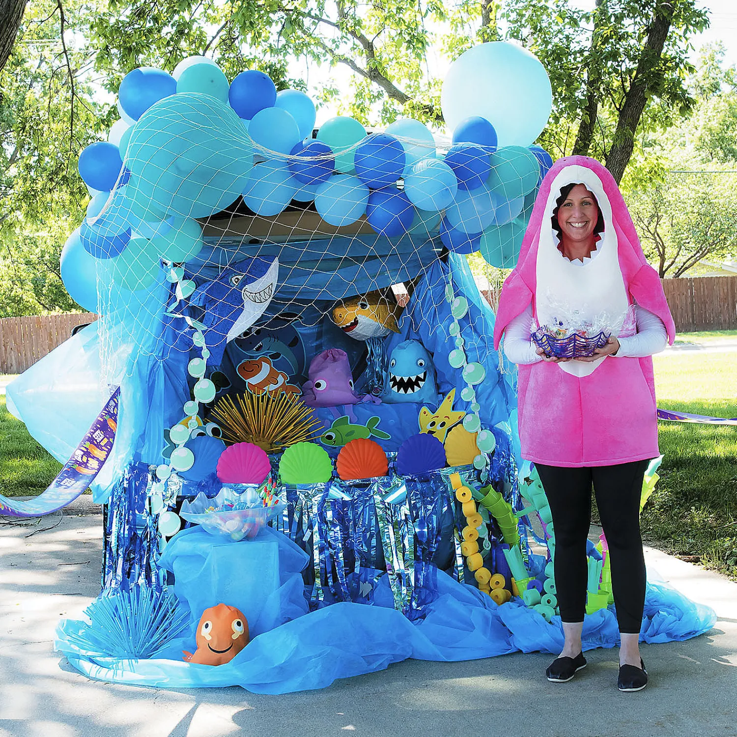 baby_shark_trunkortreat_d_0.webp Baby Shark Trunk-Or-Treat Decorating Kit - 124 Pc.<Oriental Trading Clearance
