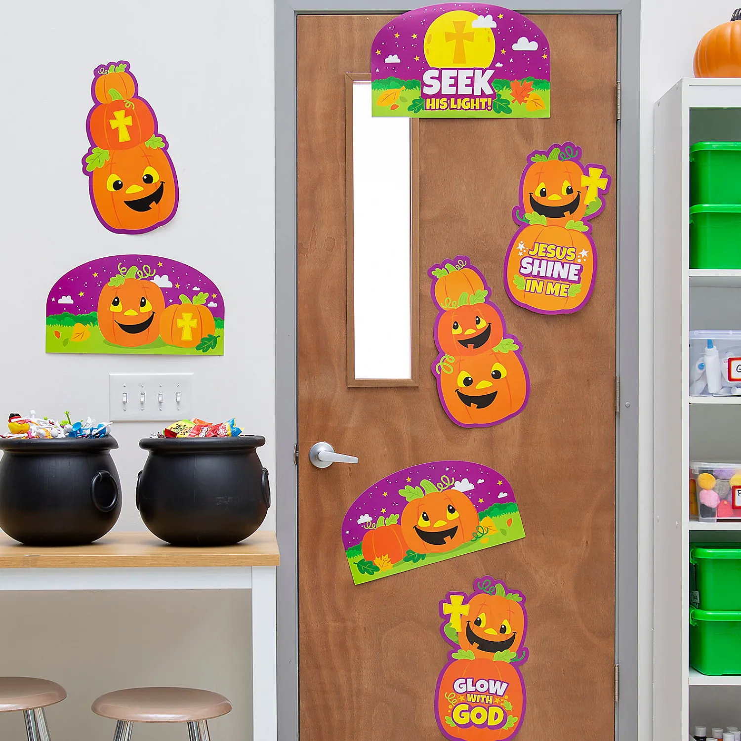 christian_pumpkin_trunkor_2.webp Christian Pumpkin Trunk-Or-Treat Decorating Basic Kit - 7 Pc.<Oriental Trading Store