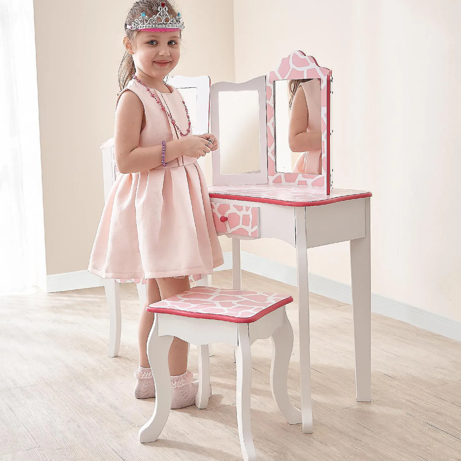 fantasy_fields__fashion_g_1.webp Oriental Trading Pretend Play*Fantasy Fields - Fashion Giraffe Prints Gisele Play Vanity Set - Pink / White