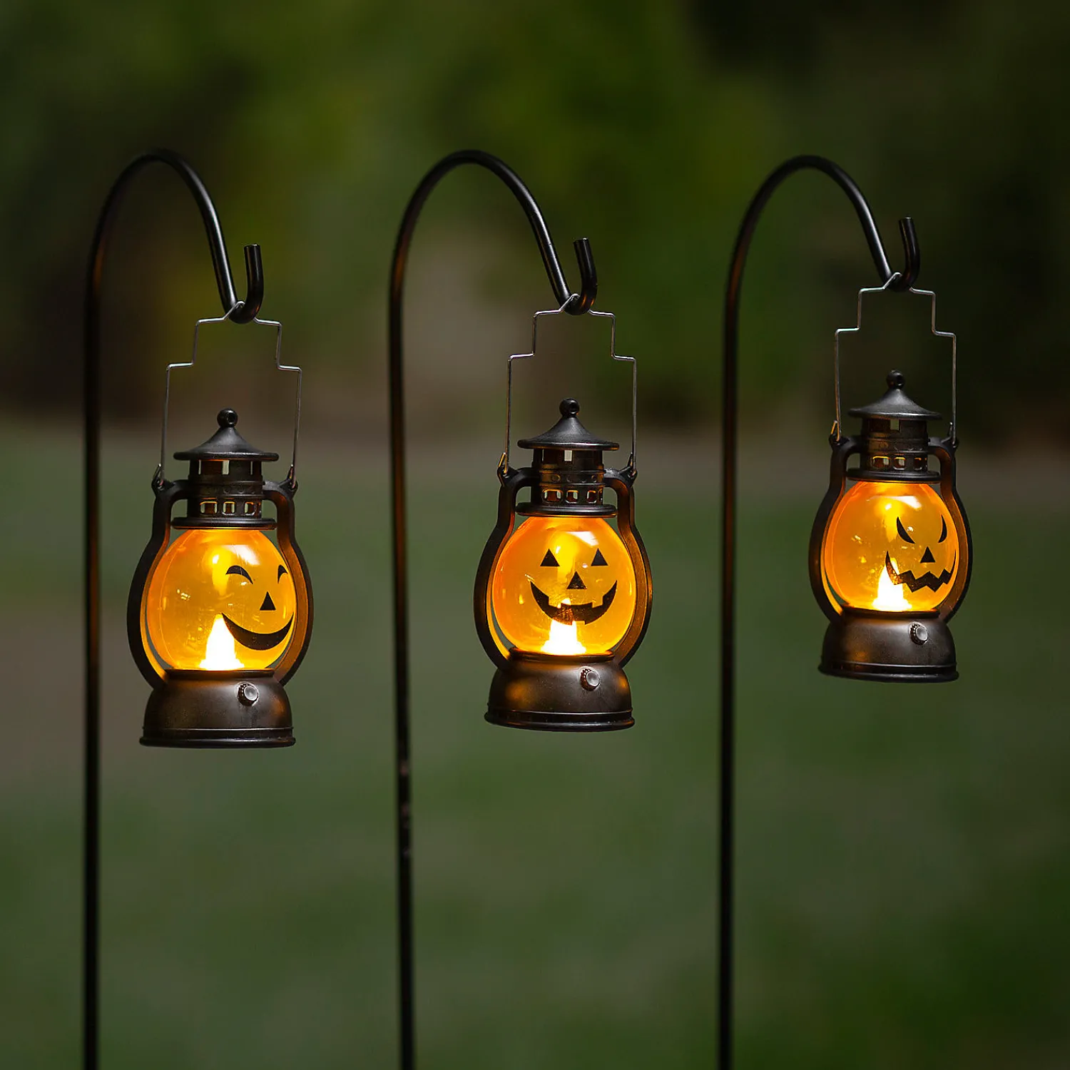 hanging_jackolantern_hall_0.webp Hanging Jack-O'-Lantern Halloween Wedding Aisle Decorating Kit - Makes 6<Oriental Trading Fashion