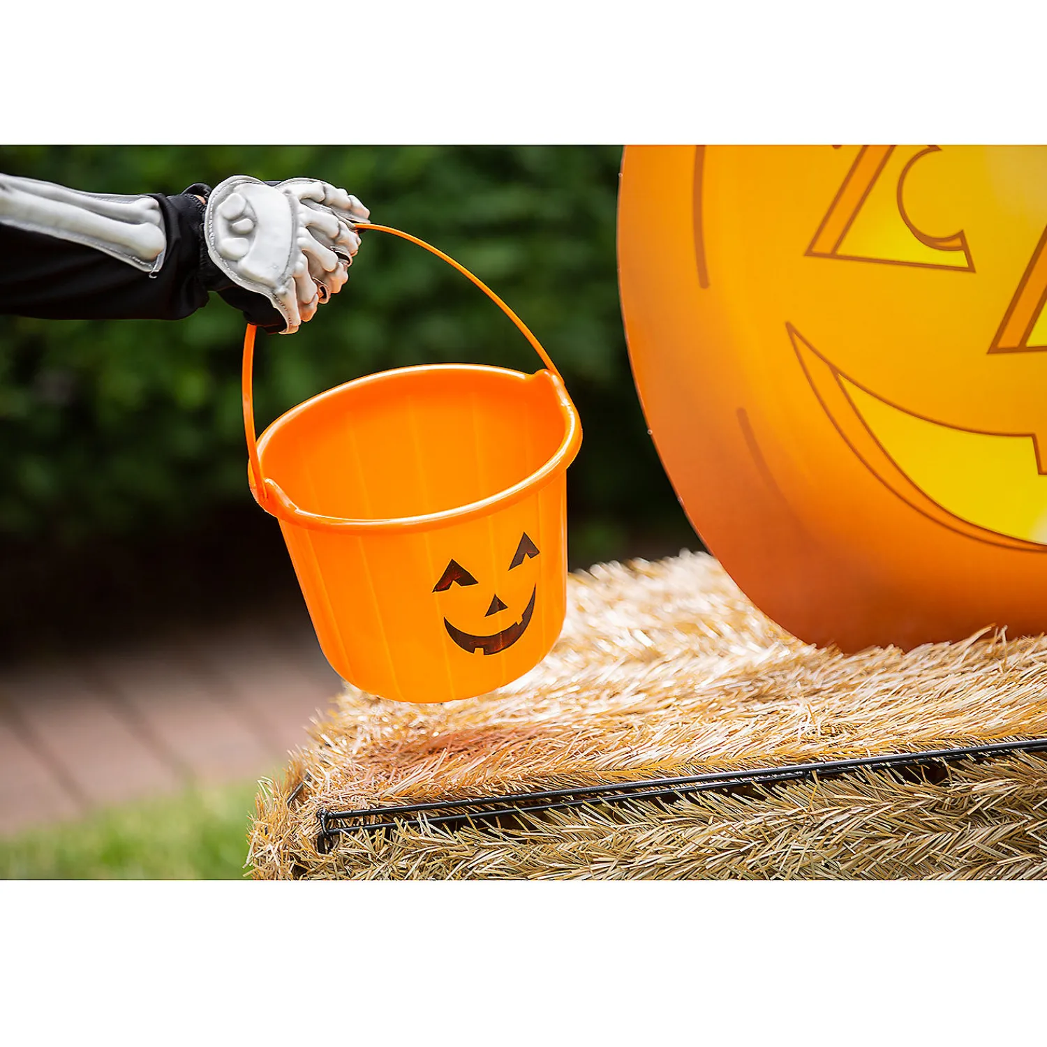 jackolantern_bpafree_plas_3.webp Jack-O'-Lantern Bpa-Free Plastic Trick-Or-Treat Buckets - 12 Pc.<Oriental Trading Store