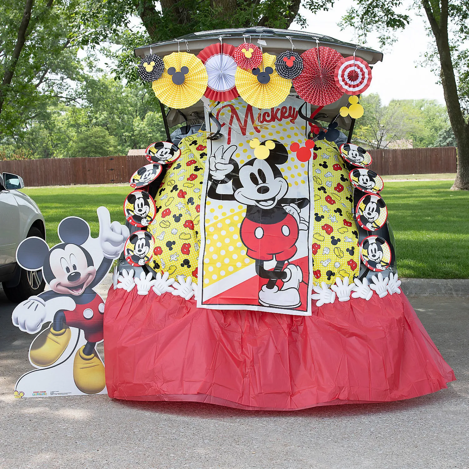 mickey_mouse_trunkortreat_0.webp Mickey Mouse Trunk-Or-Treat Decorating Kit - 139 Pc.<Oriental Trading Discount
