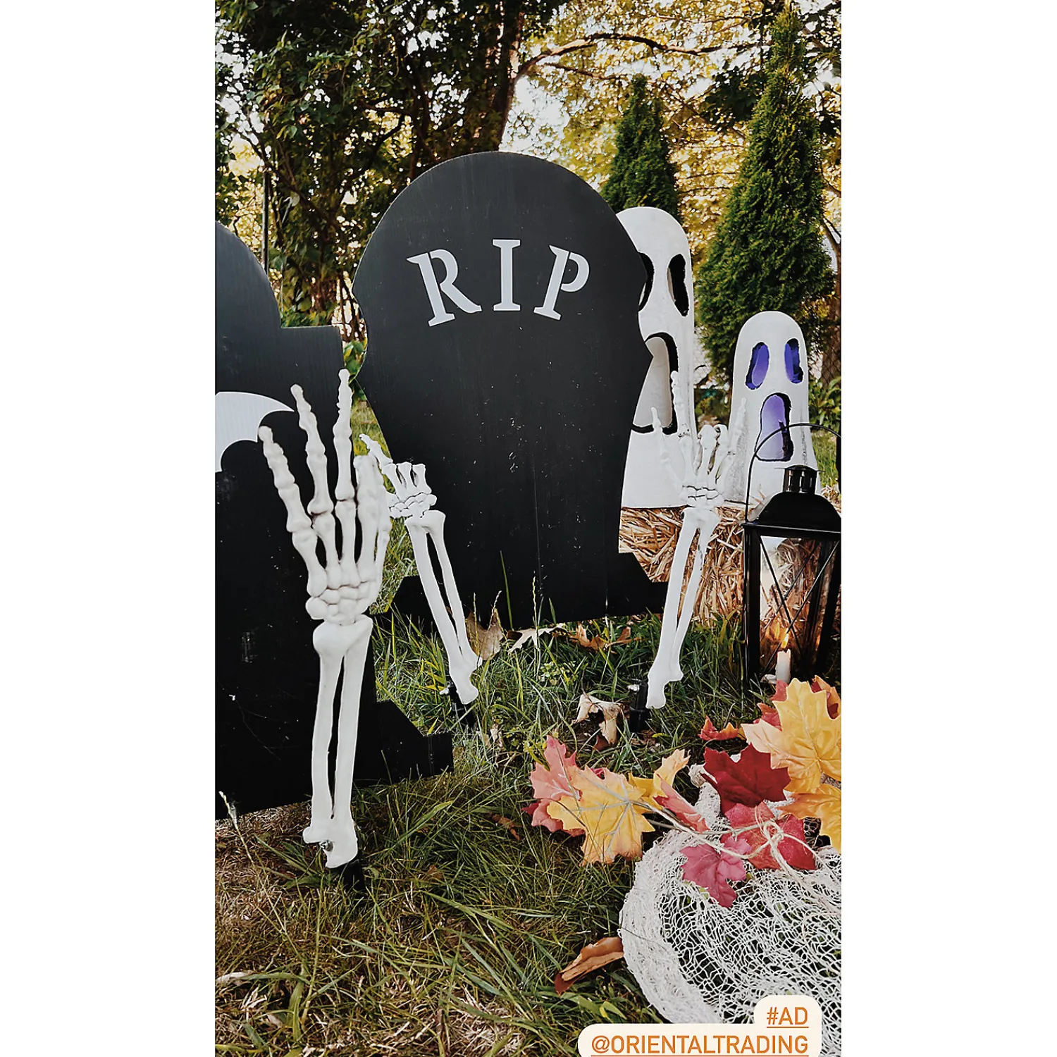 skeleton_hand_groundbreak_2.webp Skeleton Hand Groundbreaker Halloween Decorations<Oriental Trading Hot