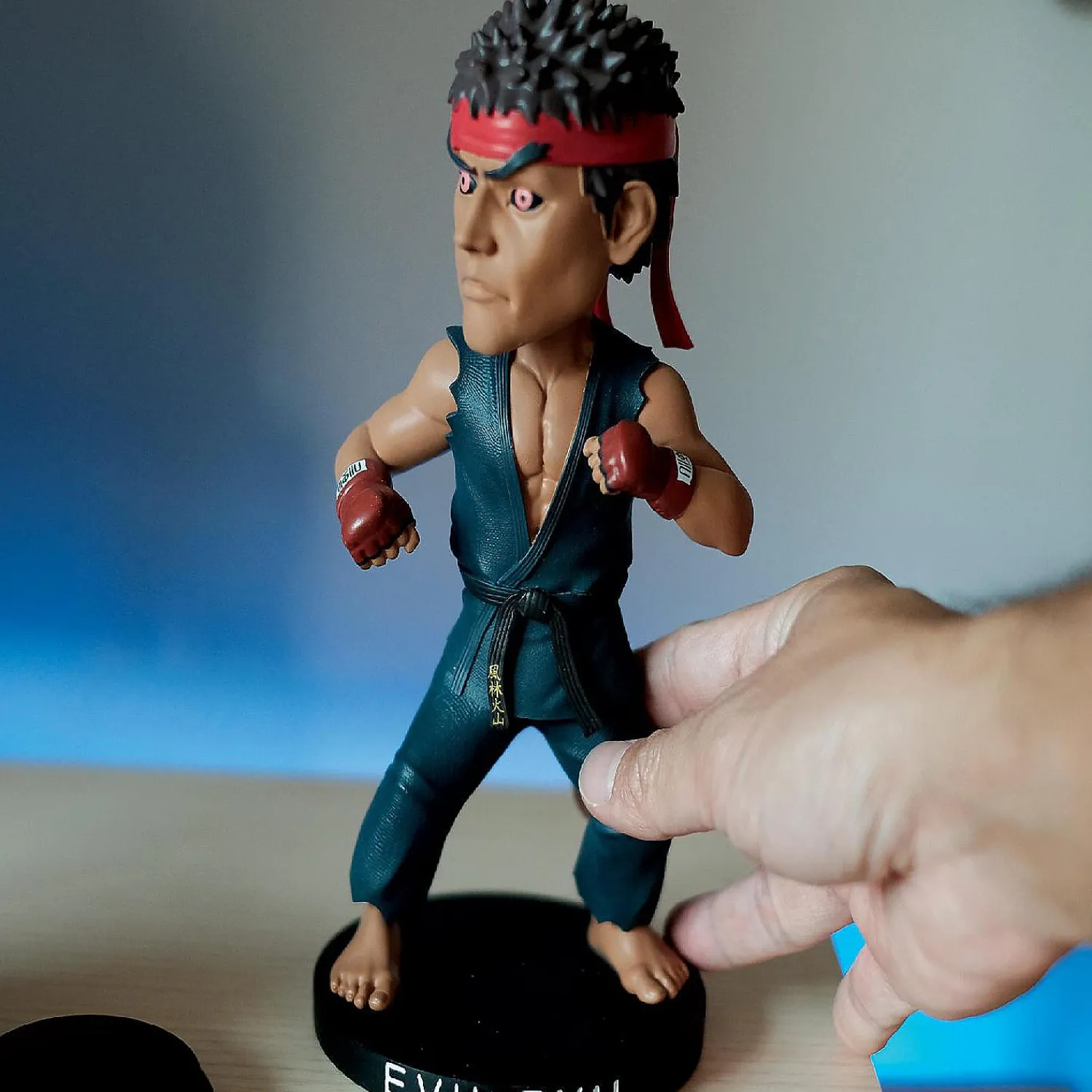 street_fighter_evil_ryu_i_3.webp Oriental Trading Character Toys*Street Fighter Evil Ryu 8-Inch Resin Bobblehead Figure Toynk Exclusive