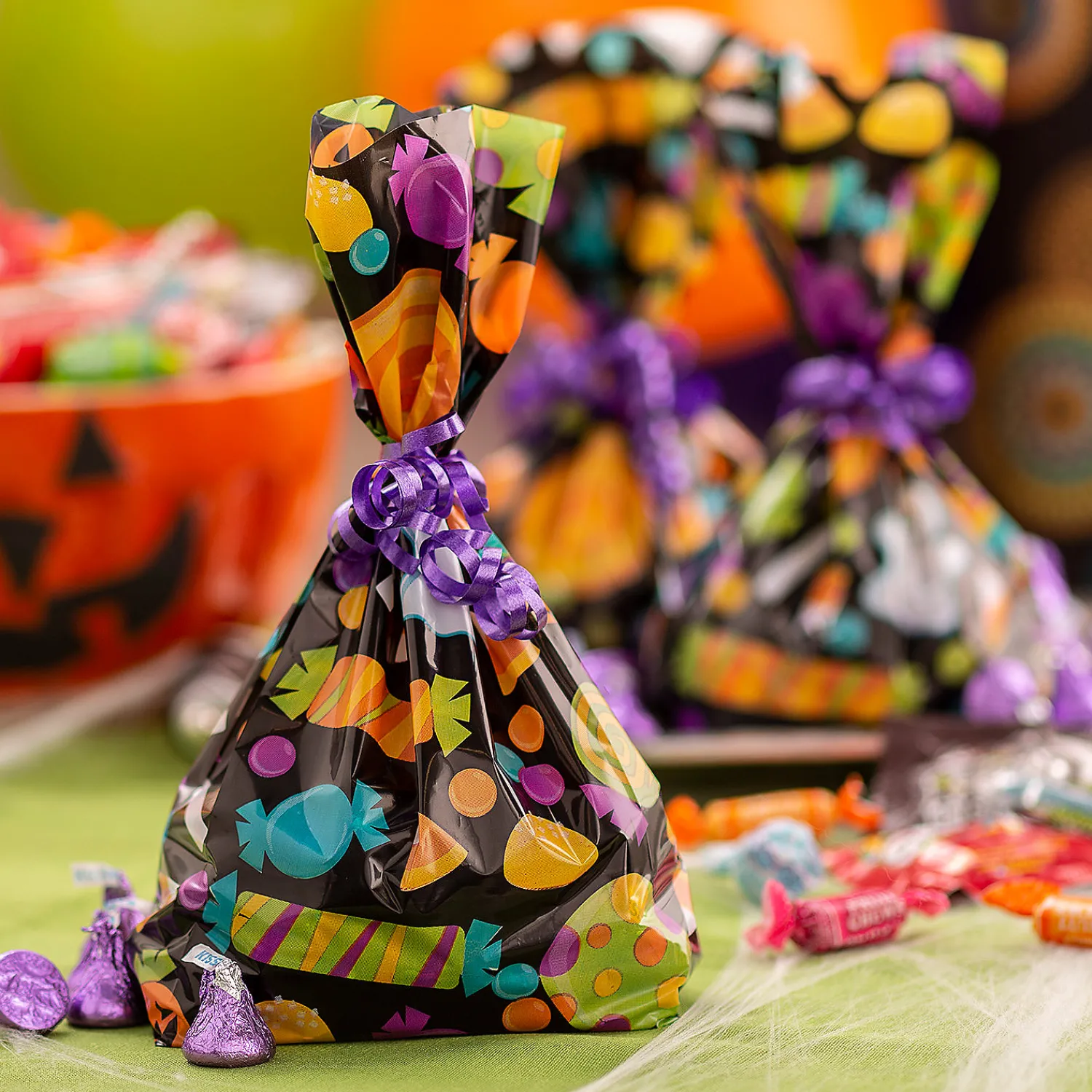 x___halloween_ghost_cell_4.webp 5" X 11 1/2" Halloween Ghost Cellophane Treat Bags - 12 Pc.<Oriental Trading Online