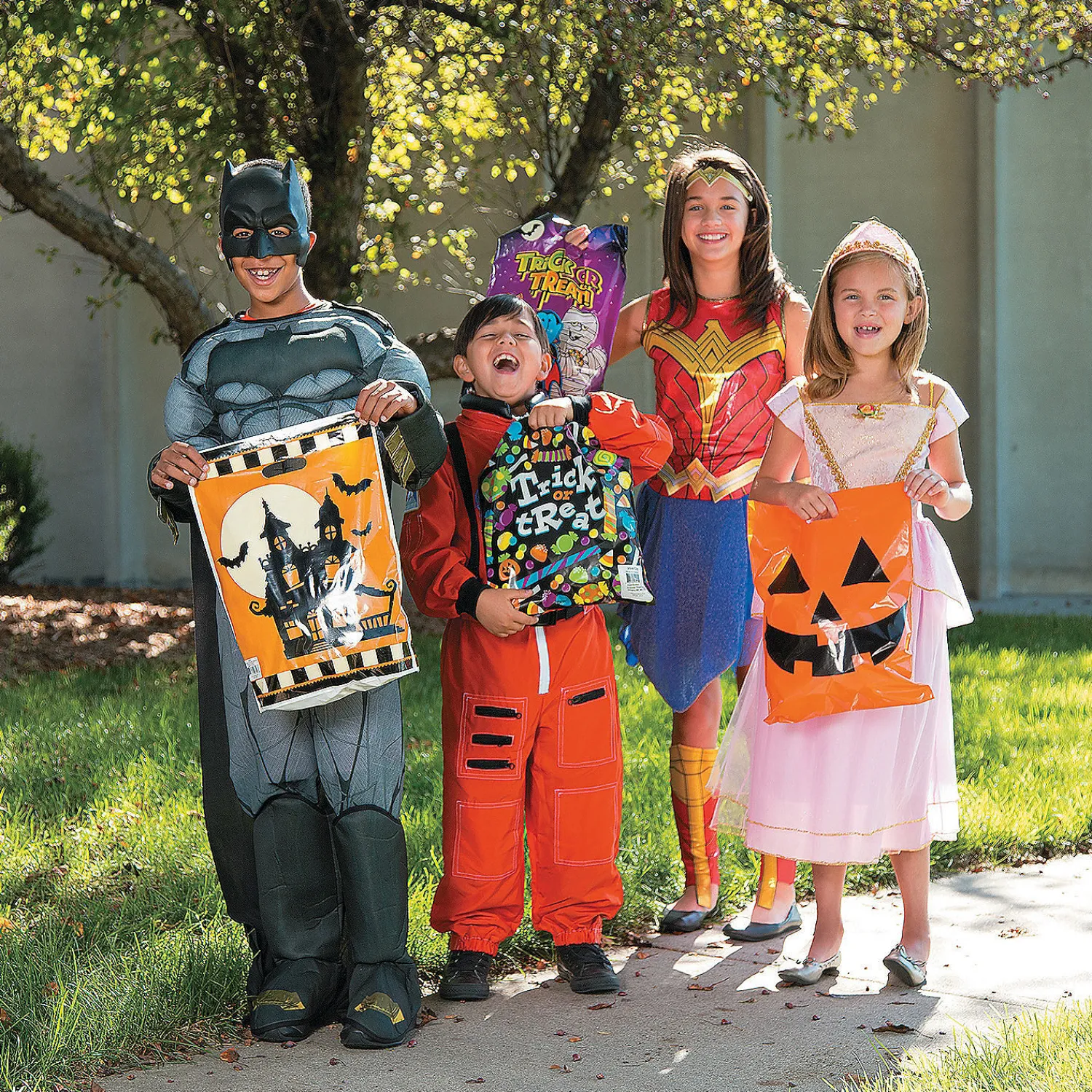 x__bulk__pc_medium_hall_1-1.webp 12 1/2" X 17" Bulk 250 Pc. Medium Halloween Trick-Or-Treat Plastic Goody Bag Assortment<Oriental Trading Clearance